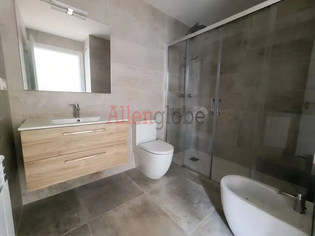 Badezimmer von Wohnung zur Miete in Gijón  mit Heizung und Abstellraum