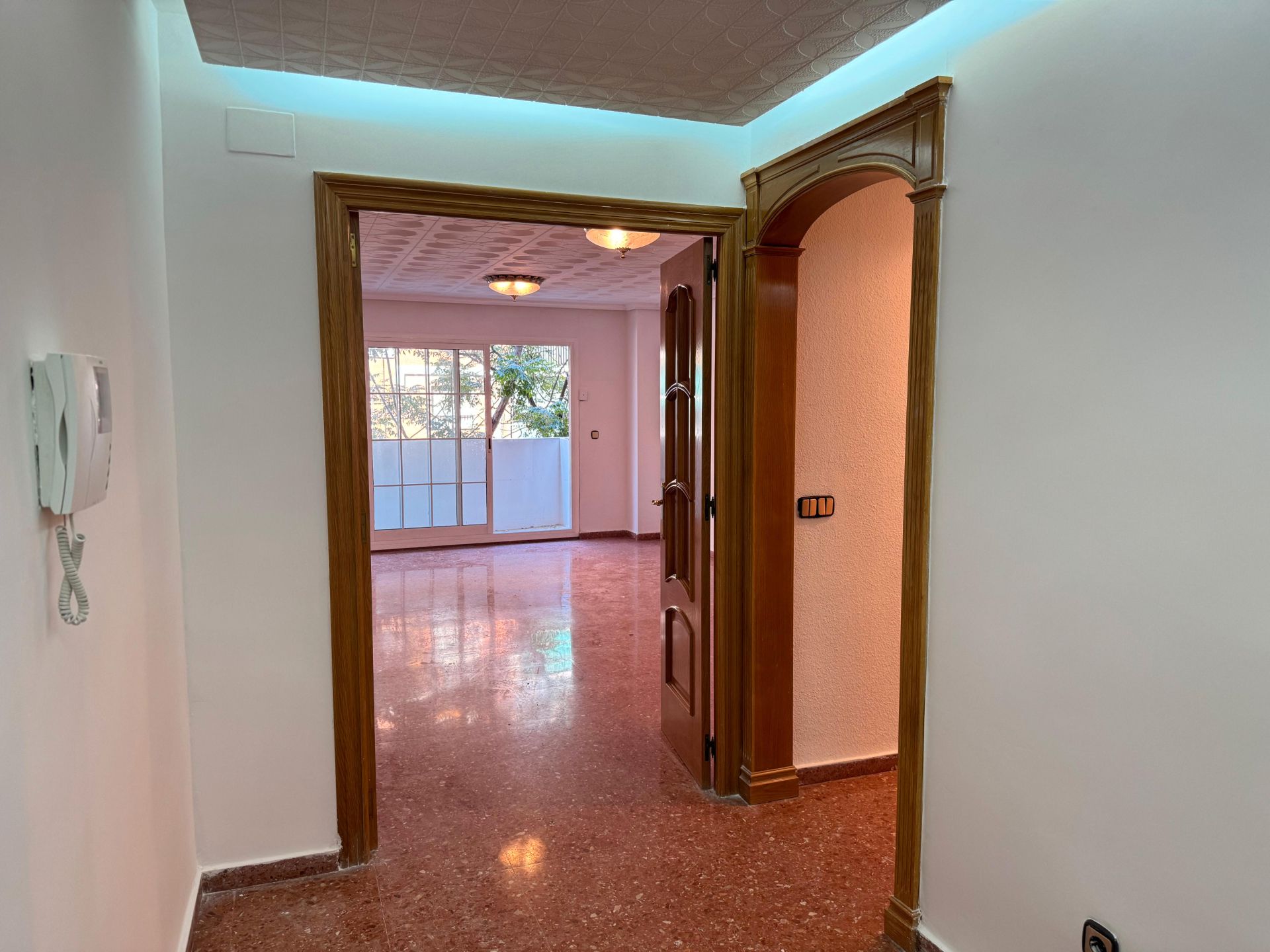 Flat for sale in  Valencia Capital  with Air Conditioner and Balcony