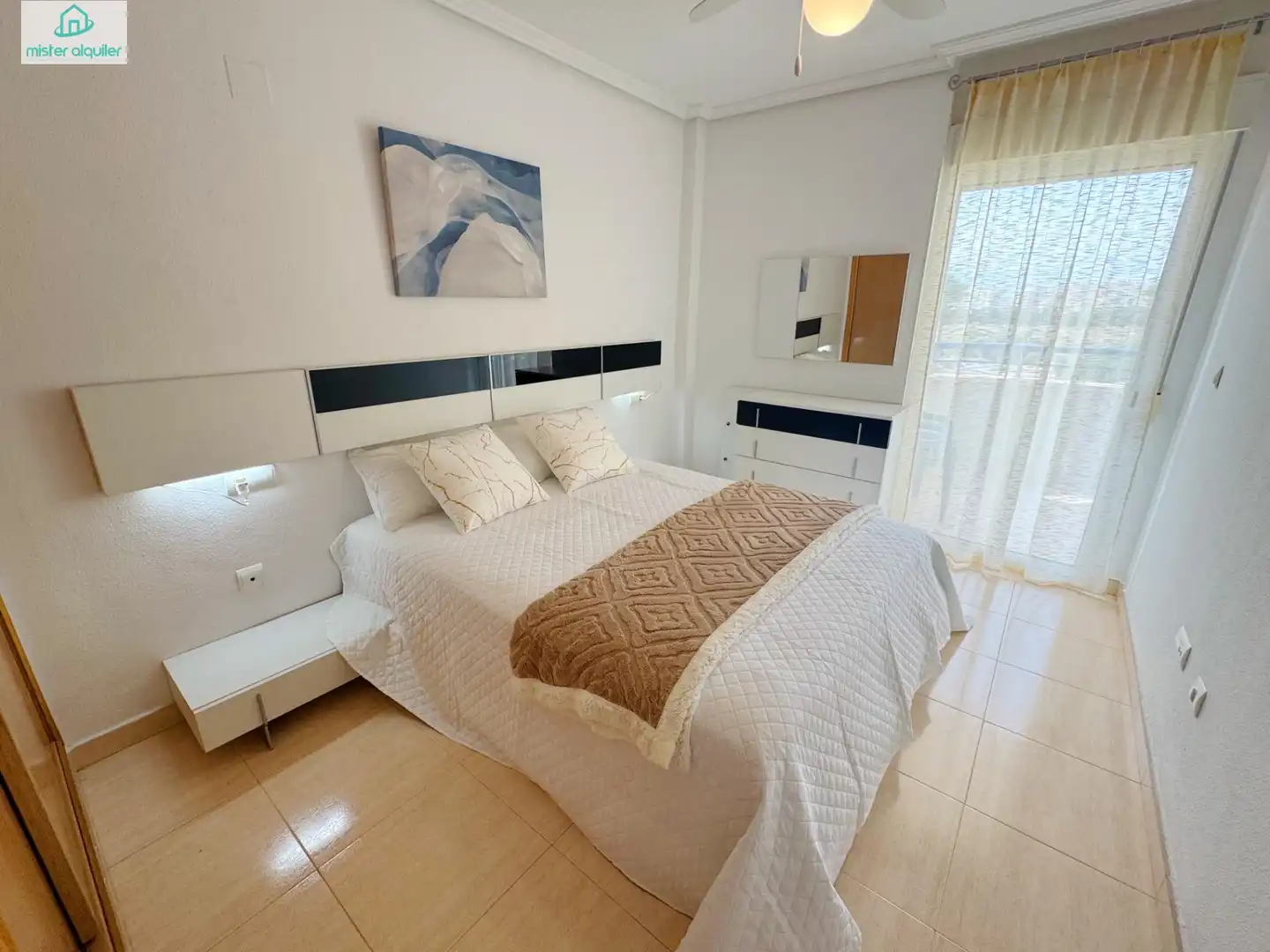 Habitación de Apartamento de alquiler en El Campello con Aire acondicionado, Jardín privado y Terraza