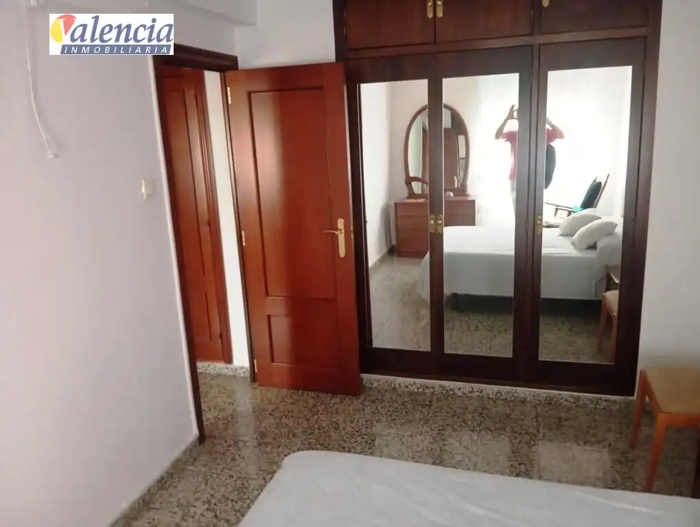 Bedroom of Flat for sale in Valencia