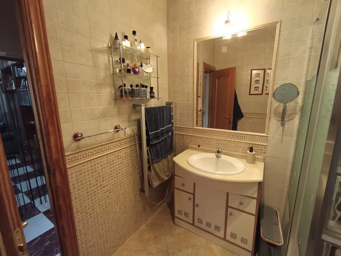 Badezimmer von Einfamilien-Reihenhaus zum Verkauf in Jaén mit Klimaanlage, Heizung und Terrasse