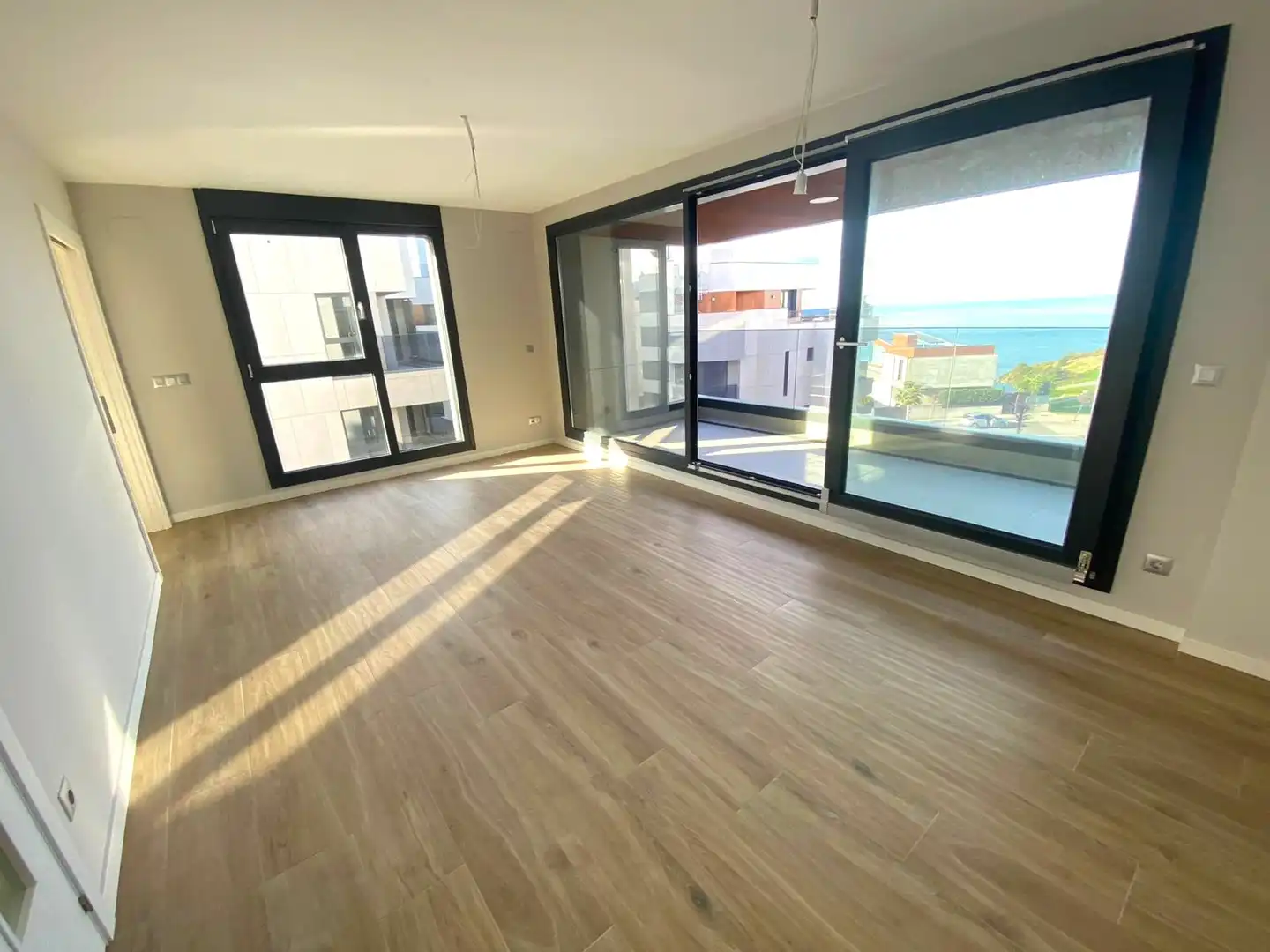 Living room of Flat for sale in Castro-Urdiales  with Heating, Parquet flooring and Terrace