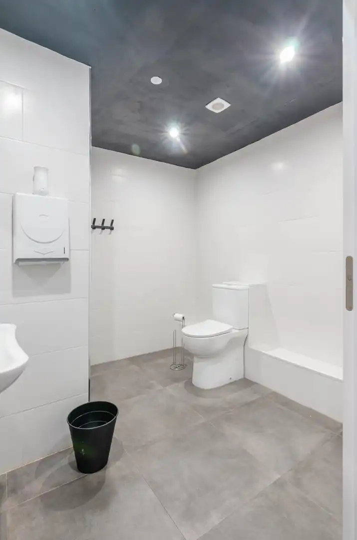 Bathroom of Commercial properties for sale in Oviedo   with Furnished