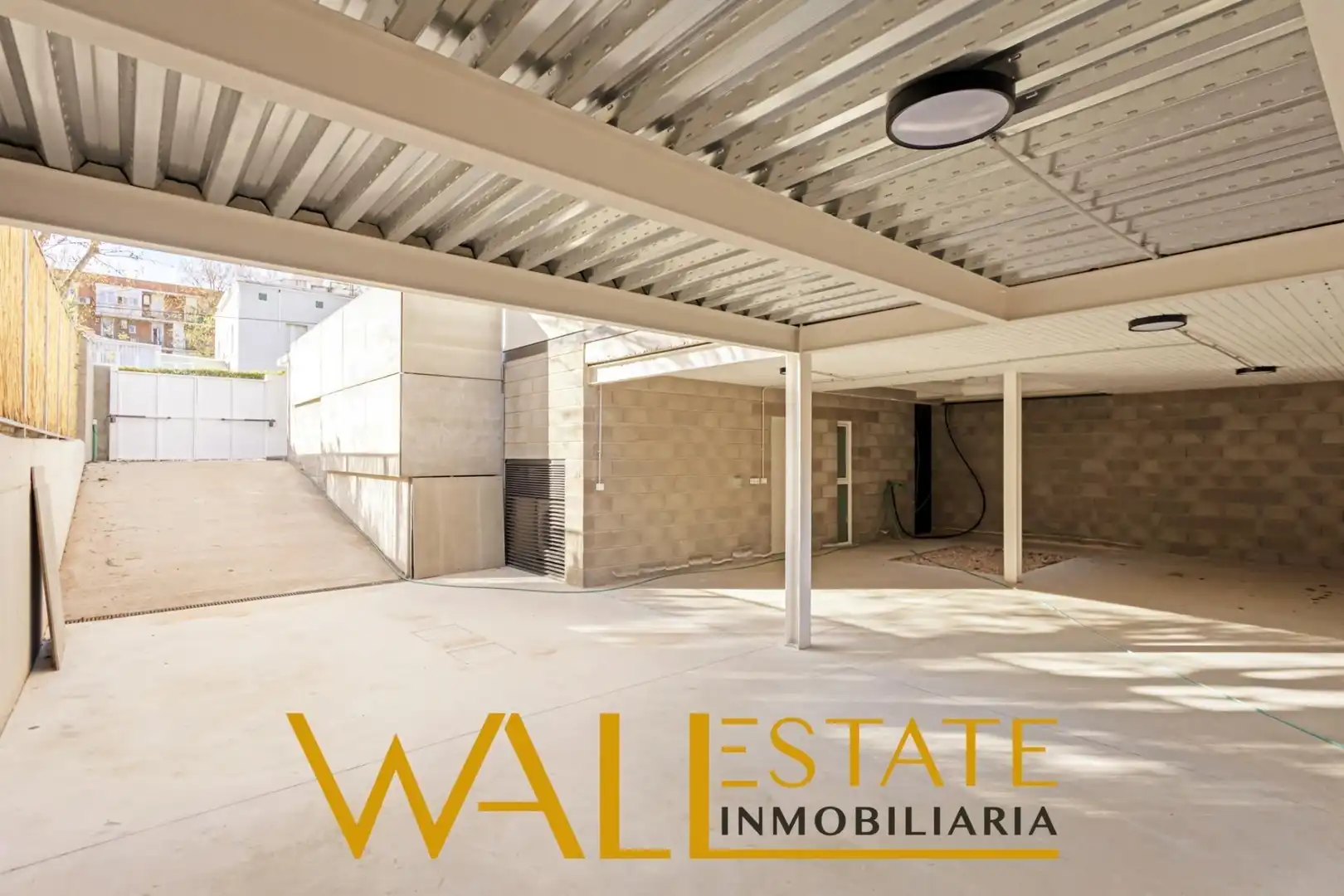 Vista exterior de Casa o xalet en venda en Madrid amb Calefacció, Jardí privat i Terrassa
