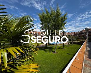 Jardí de Pis de lloguer en Sevilla la Nueva amb Calefacció, Traster i Piscina