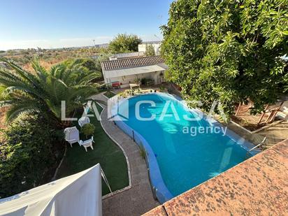 Piscina de Casa o xalet en venda en Dos Hermanas amb Traster