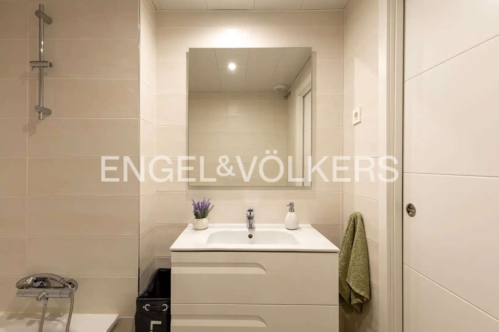 Badezimmer von Wohnung zur Miete in San Sebastián de los Reyes mit Klimaanlage, Heizung und Privatgarten