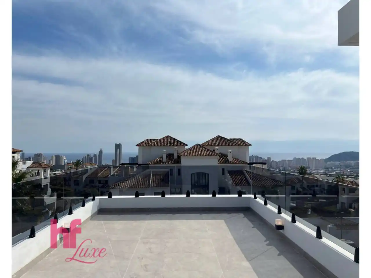 Detached house with pool for sale in Calle Londres, imagen 4