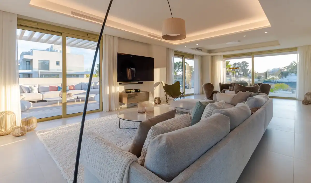 Wohnzimmer von Dachboden zum Verkauf in Marbella mit Klimaanlage, Terrasse und Abstellraum