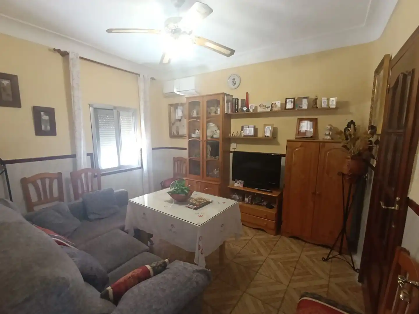 Sala de estar de Casa adosada en venta en Linares con Aire acondicionado, Calefacción y Terraza
