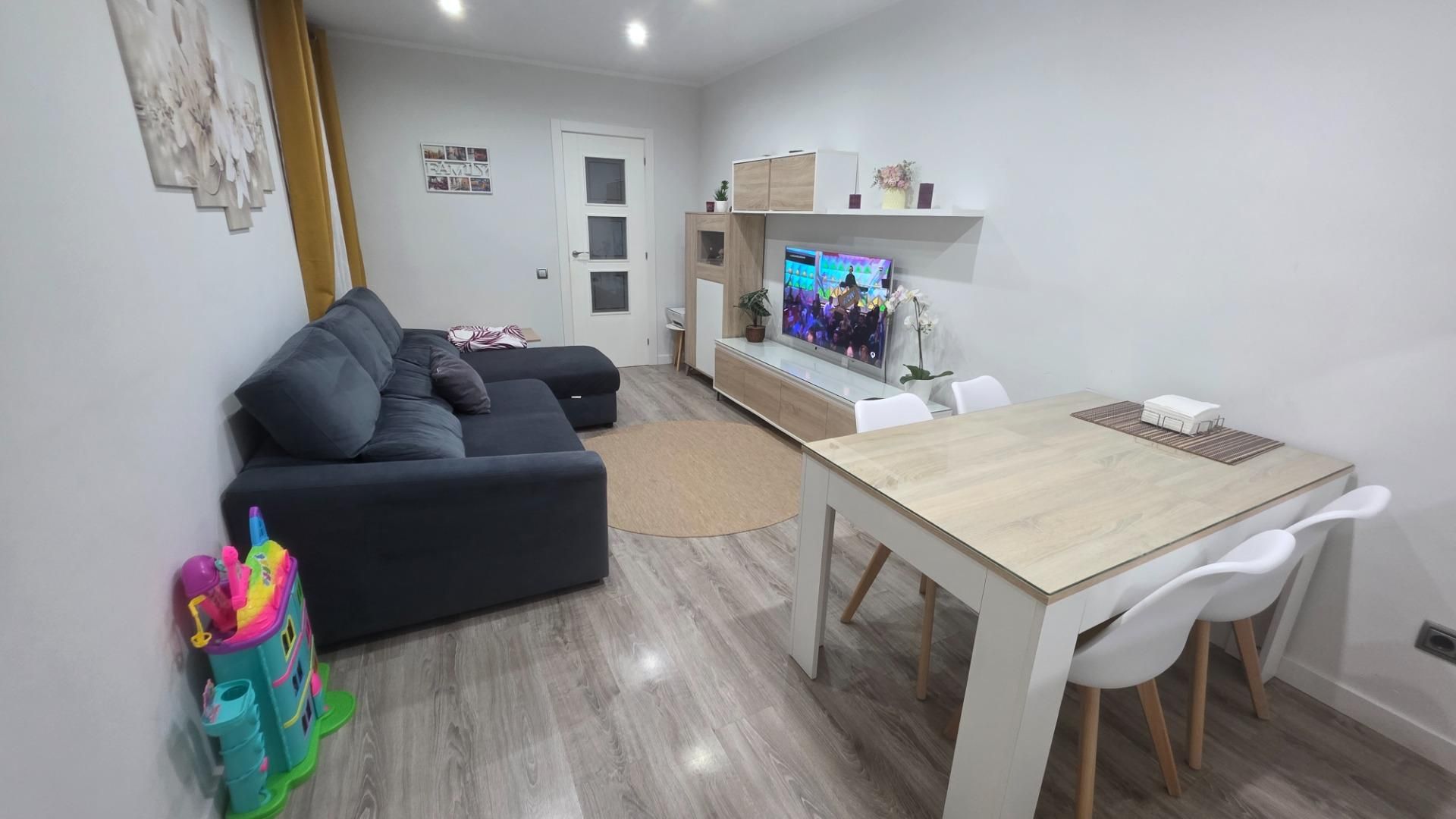 Living room of Flat for sale in  Barcelona Capital  with Parquet flooring