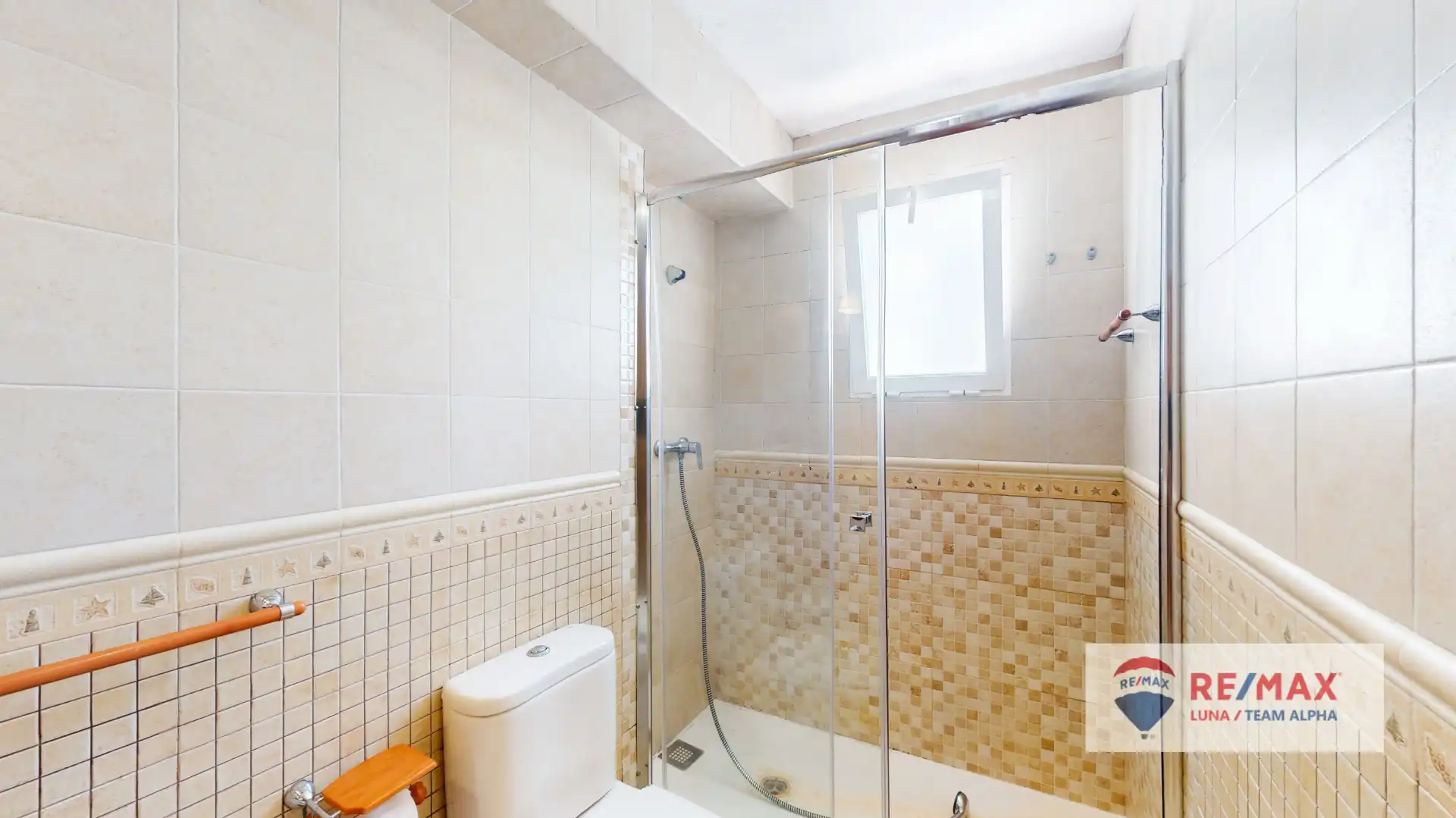 Baño de Piso en venta en Madrid con Aire acondicionado, Calefacción y Jardín privado