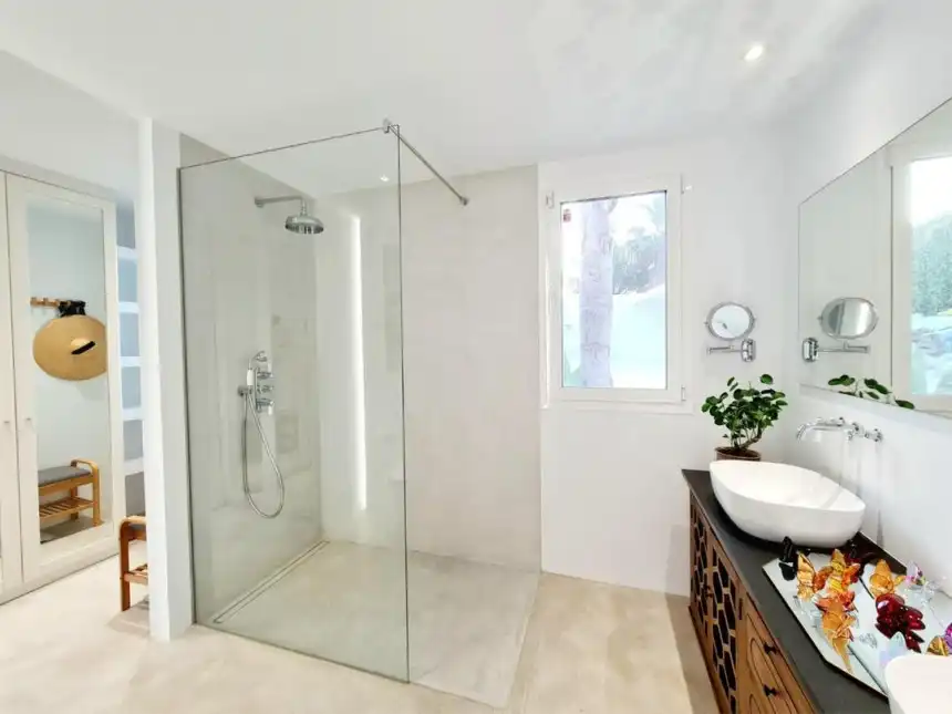 Baño de Casa adosada de alquiler en Ojén con Aire acondicionado, Jardín privado y Terraza