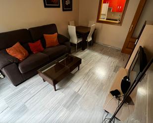 Sala d'estar de Apartament de lloguer en  Granada Capital amb Aire condicionat i Balcó