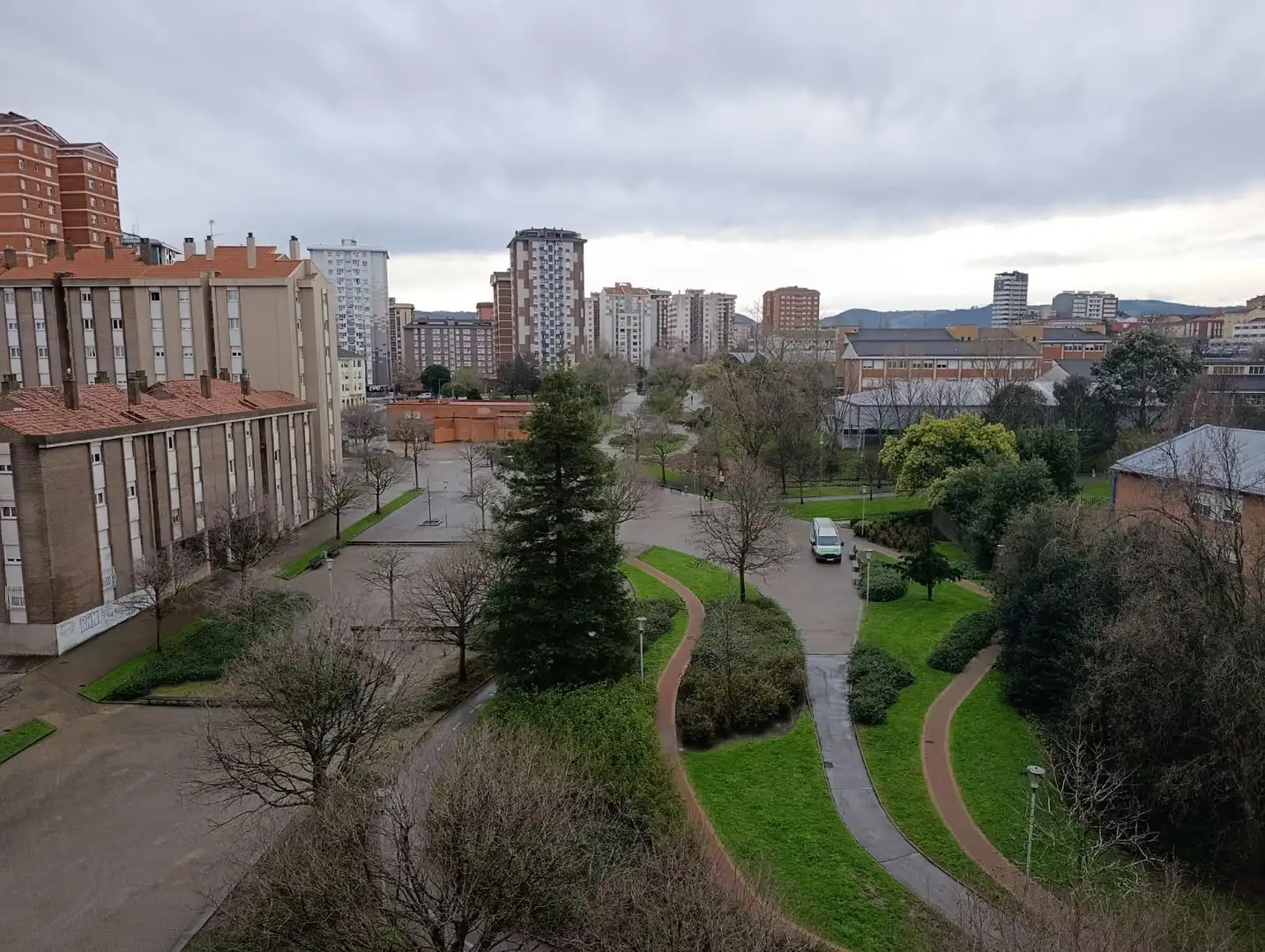 Vista exterior de Pis en venda en Gijón  amb Calefacció, Parquet i Traster