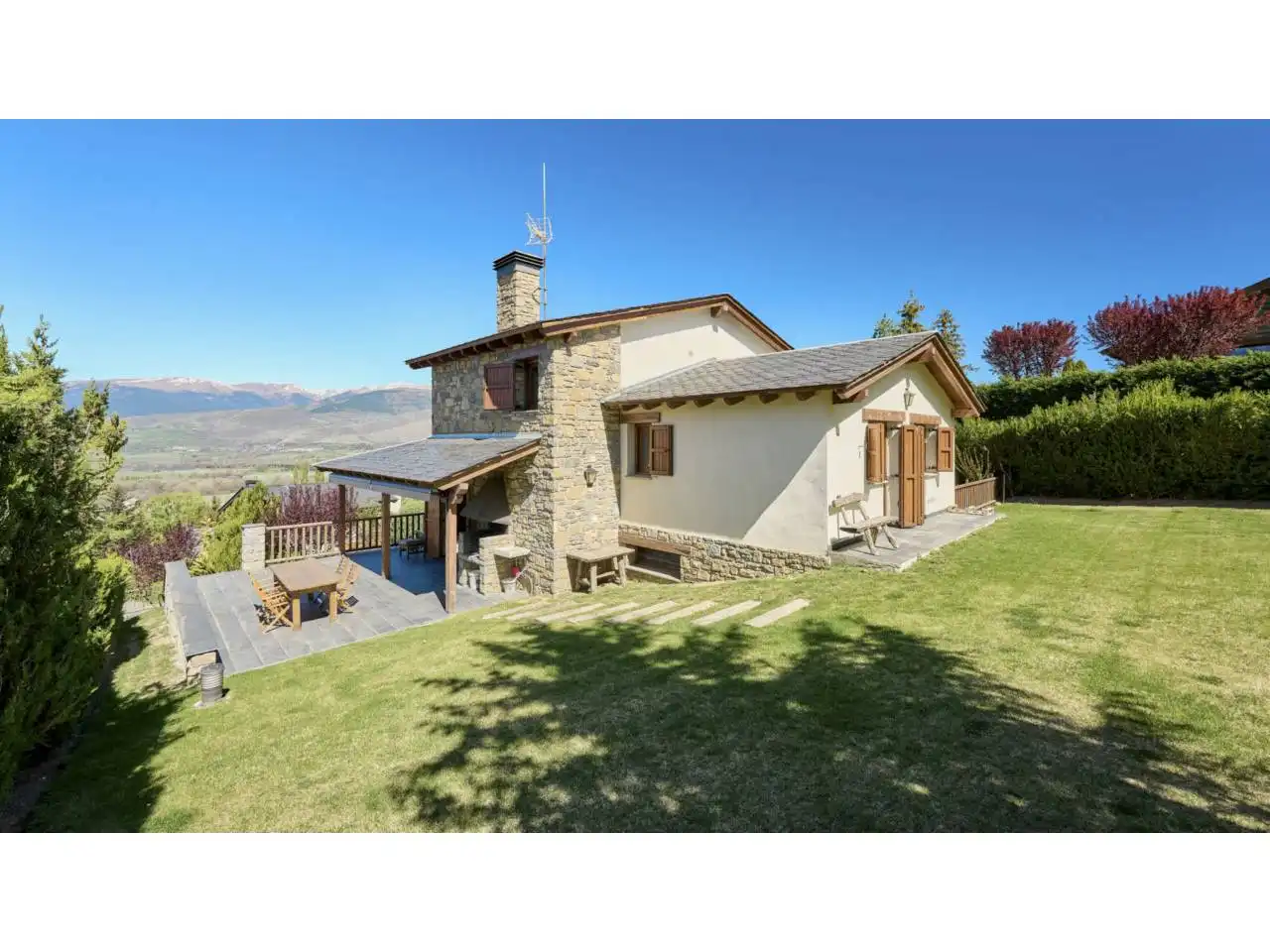 Houses for rent in Calle ESCOMELLES, Fontanals de Cerdanya