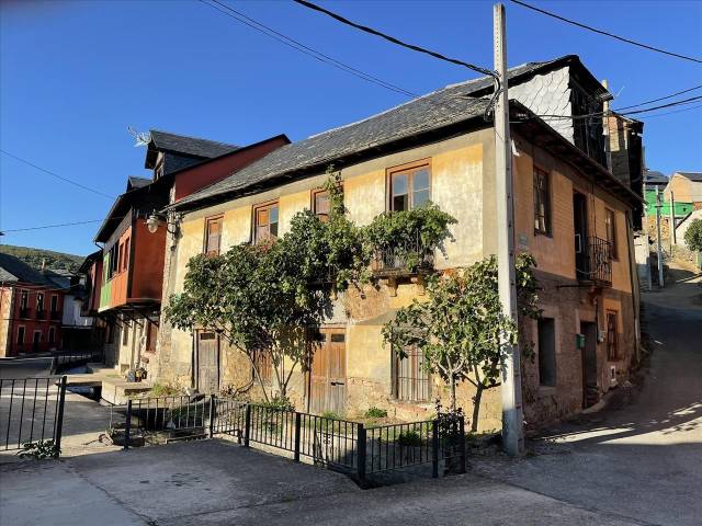 Casa-chalet en Venta en Calle VEGA, 6 en Folgoso de la Ribera