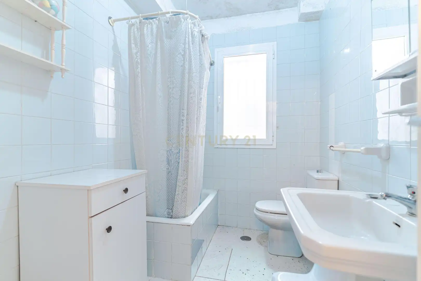 Badezimmer von Wohnung zum Verkauf in Granada