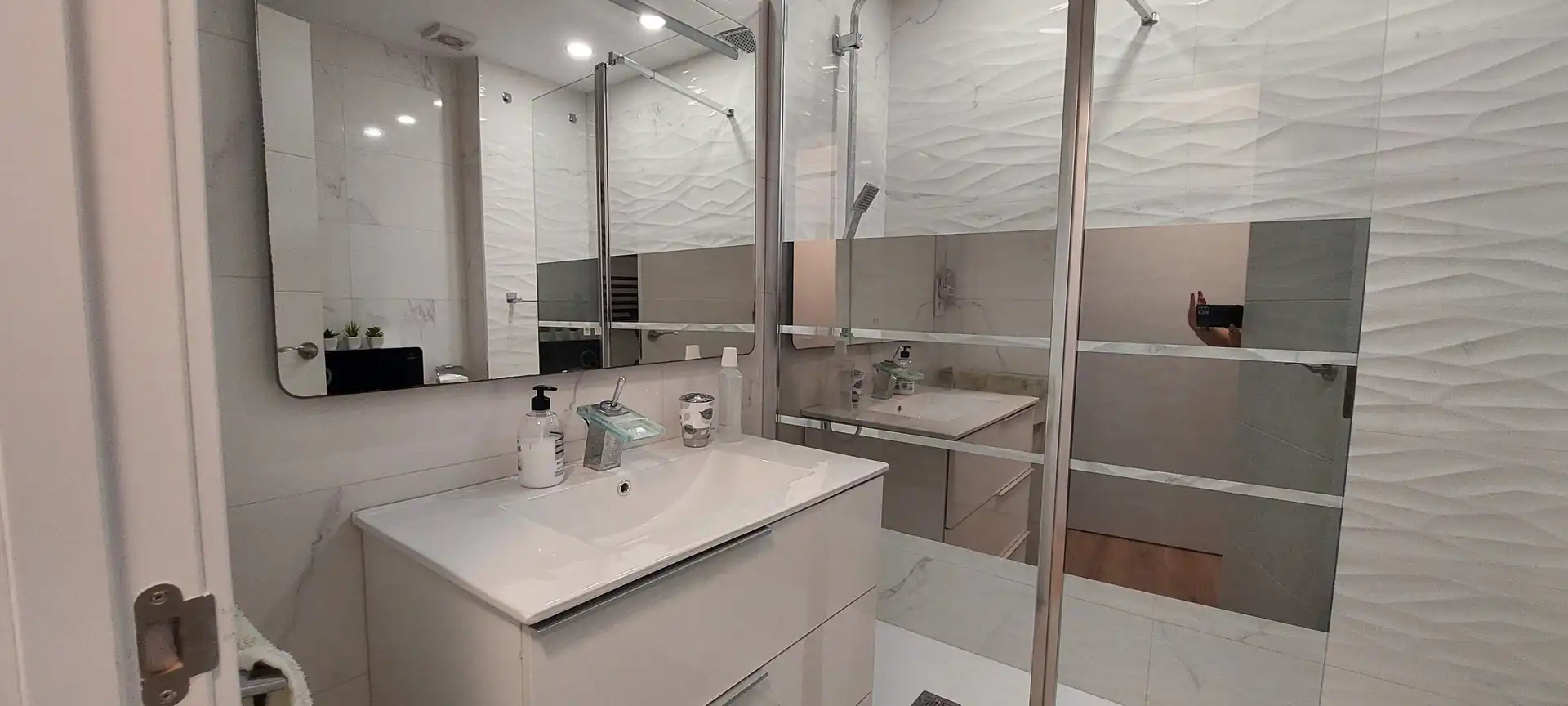 Badezimmer von Wohnung zum Verkauf in Salou mit Klimaanlage, Heizung und Abstellraum