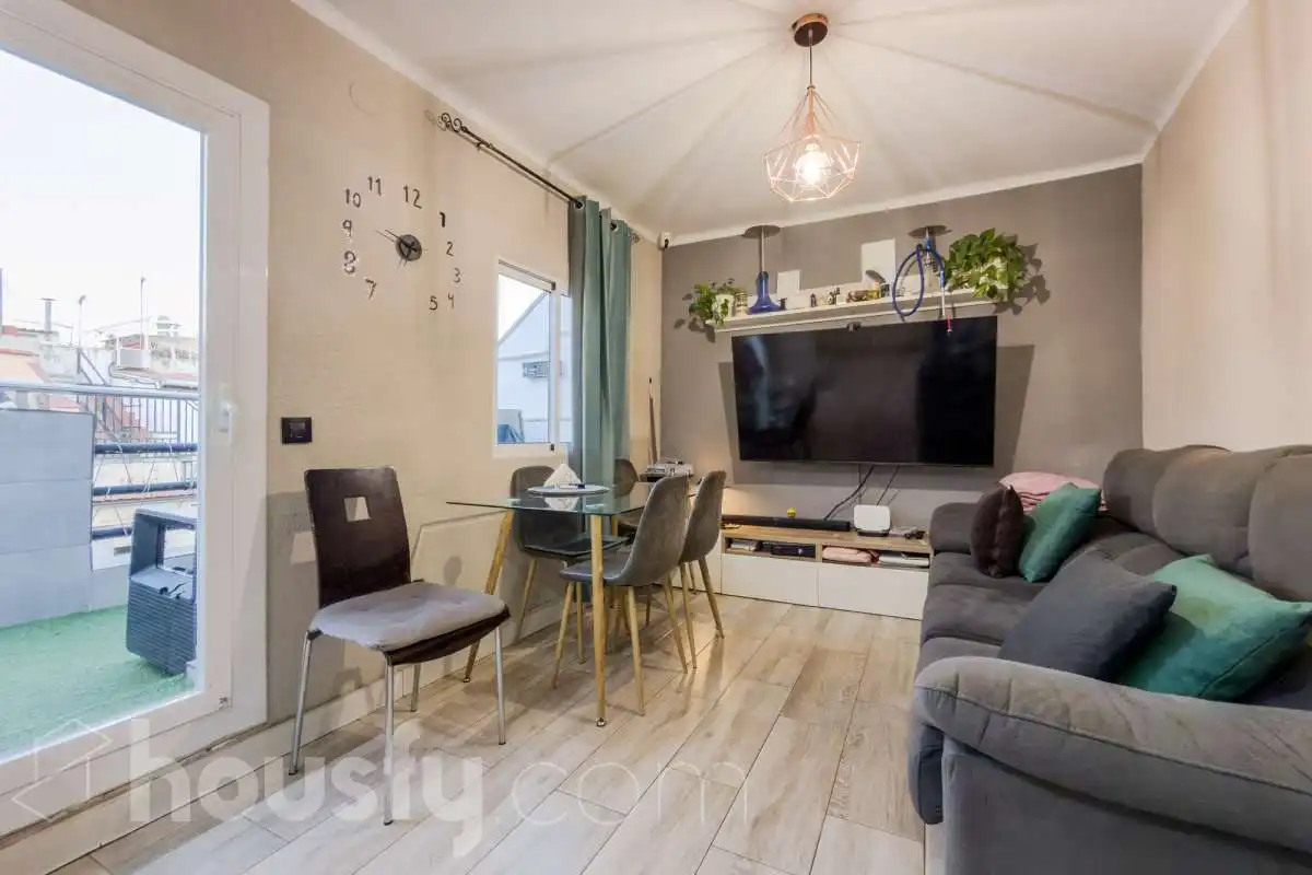 Wohnzimmer von Dachboden zum Verkauf in Barcelona mit Terrasse