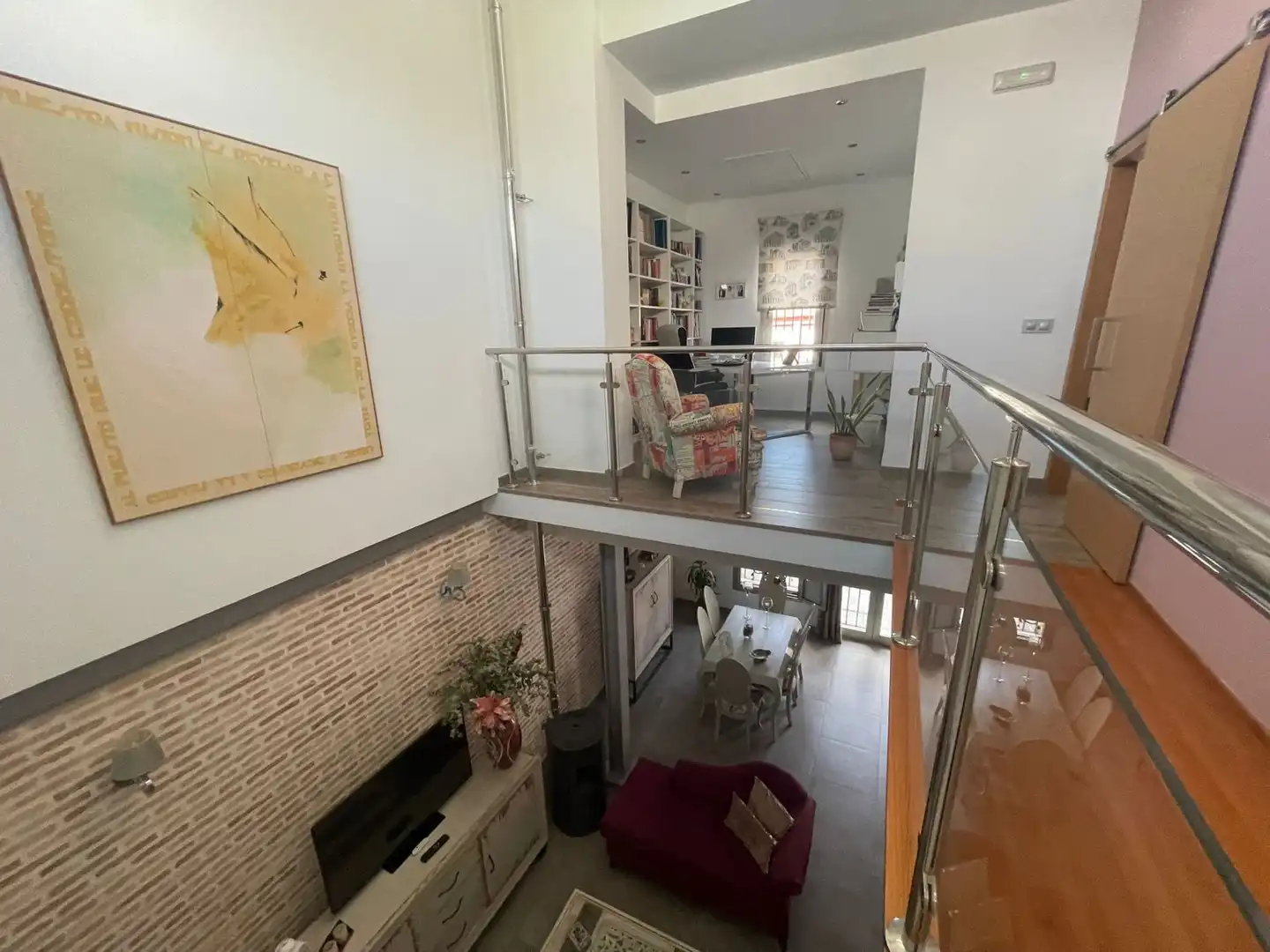 Sala d'estar de Casa o xalet en venda en La Rinconada amb Aire condicionat