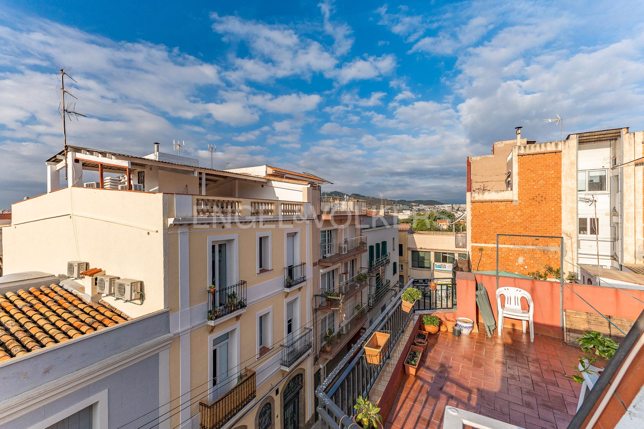 Exterior view of House or chalet to rent in Santa Coloma de Gramenet  with Air Conditioner, Heating and Terrace