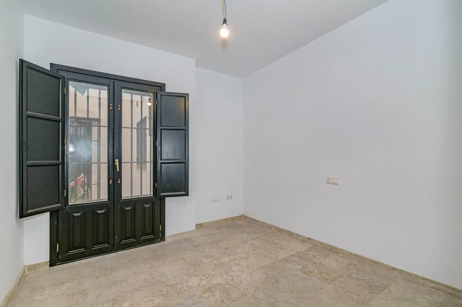 Piso en venta en La Zubia con Calefacción y Balcón