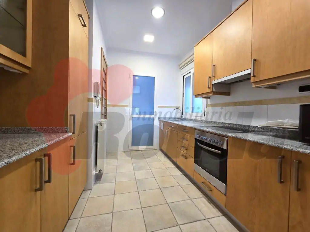 Apartament de lloguer a Rua Doutor Castro, Centro - Recinto Amurallado