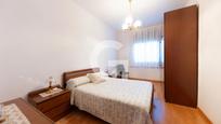 Bedroom of Flat for sale in  Barcelona Capital  with Oven, TV and Balcony