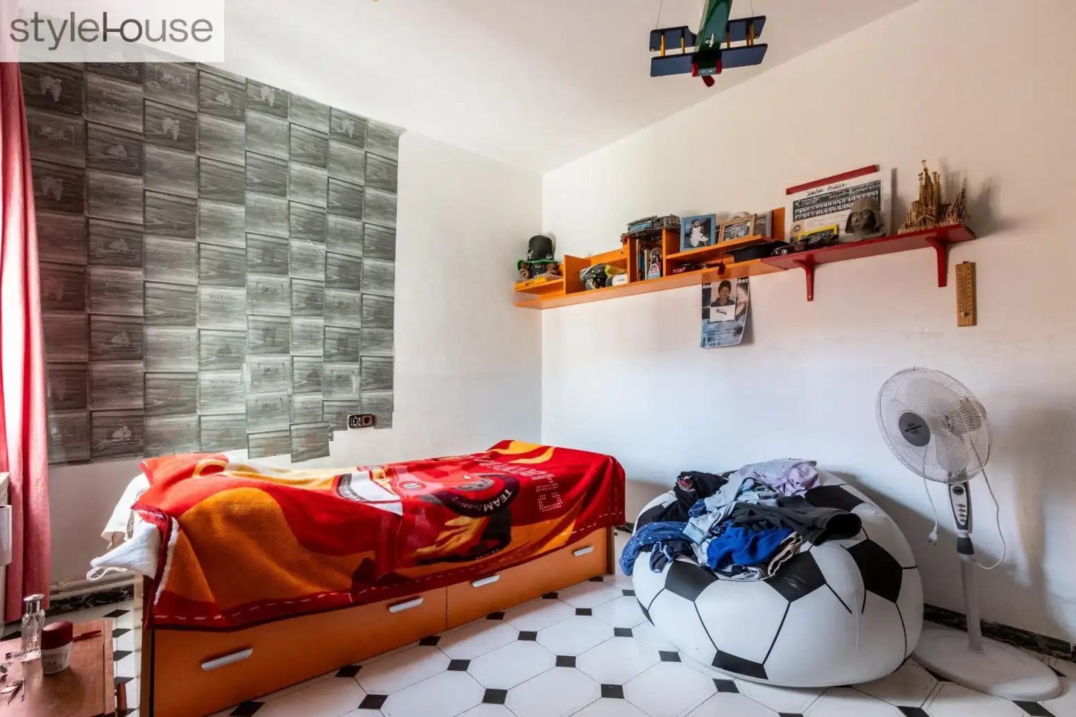 Bedroom of Houses for sale in Terrassa  with Parquet flooring, Terrace and Storage room