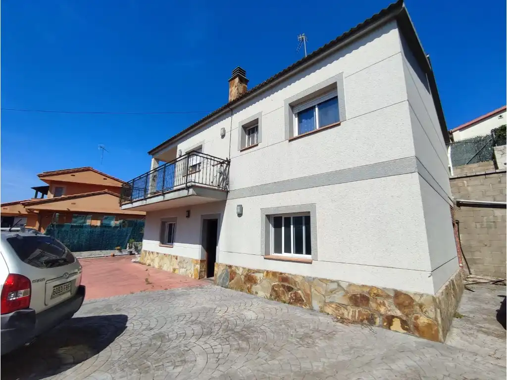 Exterior view of Houses for sale in Vidreres