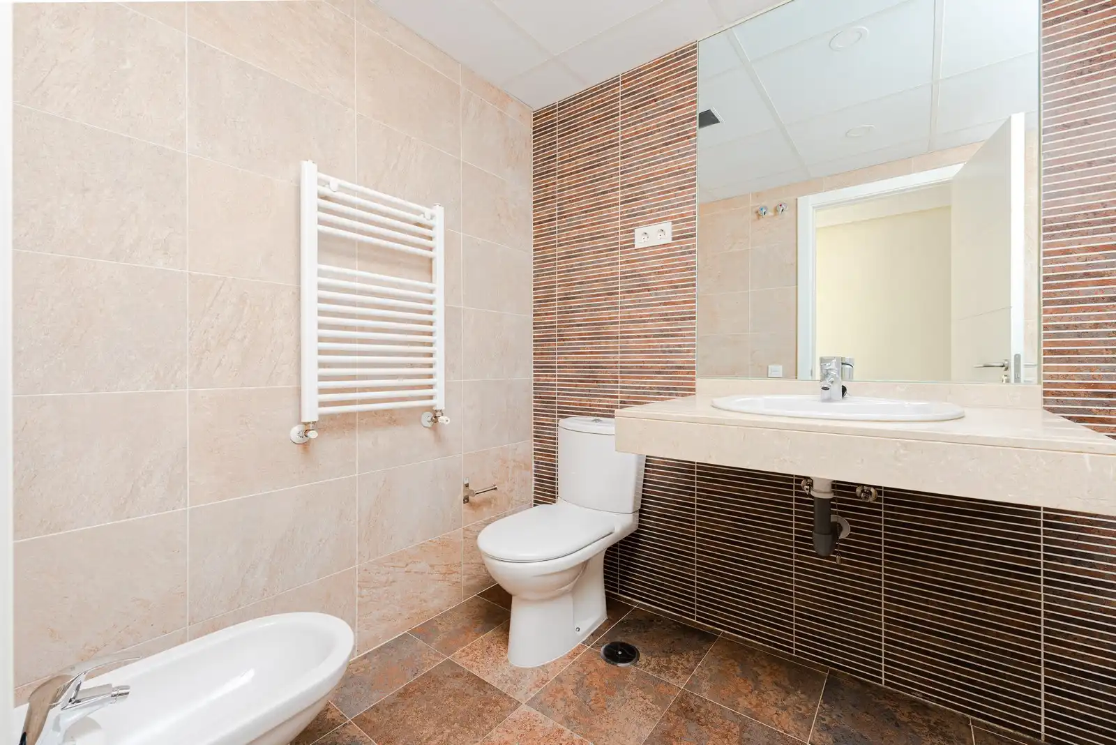 Bathroom of Flat for rent in Boadilla del Monte  with Air Conditioner, Heating and Oven