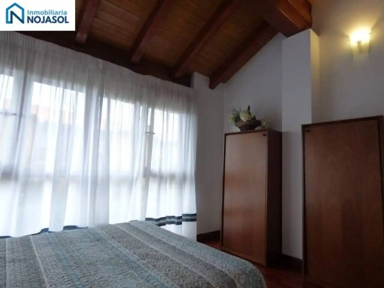 Schlafzimmer von Einfamilien-Reihenhaus zum Verkauf in Bareyo mit Heizung, Terrasse und Möbliert