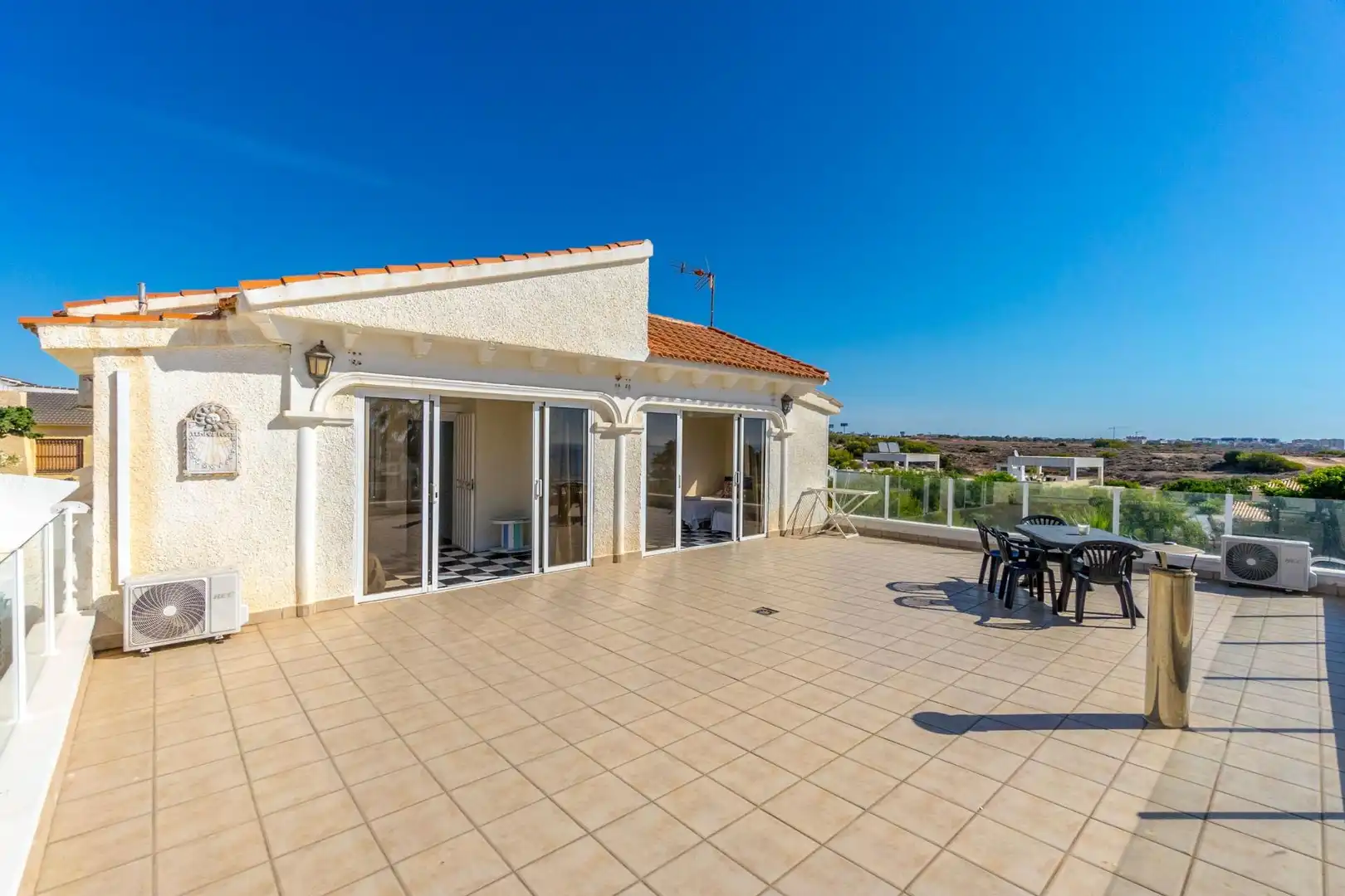 Terrassa de Casa o xalet en venda en Orihuela amb Aire condicionat, Jardí privat i Terrassa