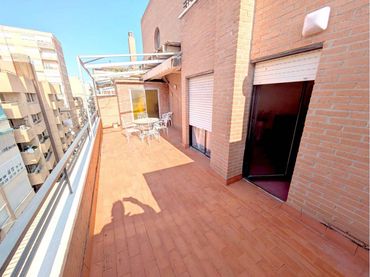 Ático con balcón en venta en Calle Ramón Gorge 11