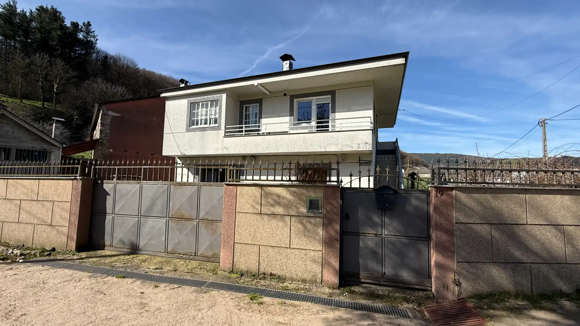 Vista exterior de Casa o chalet en venta en Becerreá con Amueblado