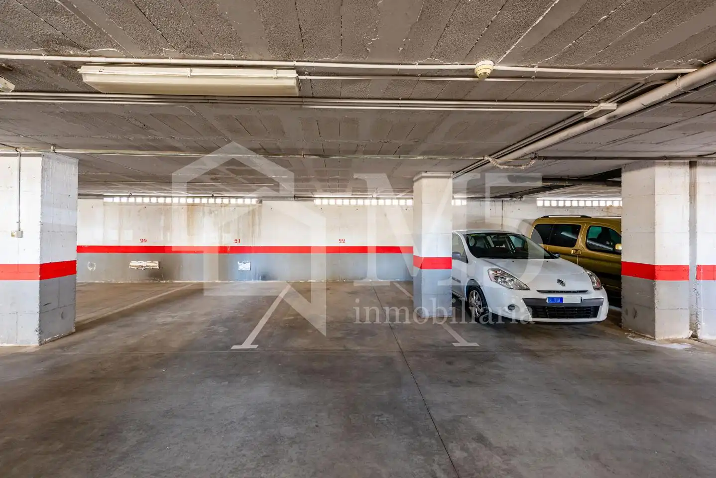 Aparcament de Pis en venda en Algarrobo amb Aire condicionat, Terrassa i Traster