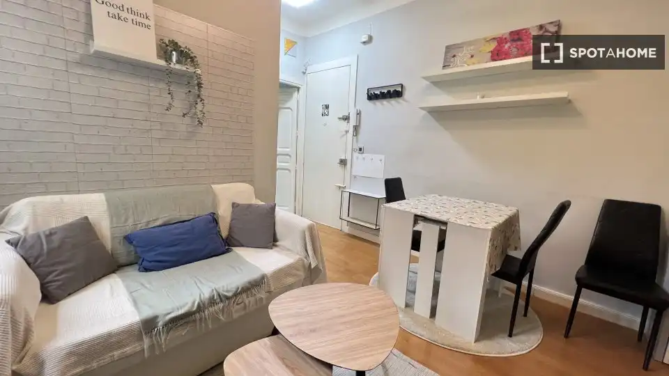 Sala de estar de Piso de alquiler en Madrid con Aire acondicionado, Calefacción y Amueblado