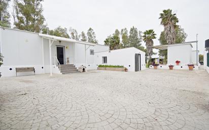 Vista exterior de Finca rústica en venda en Jerez de la Frontera amb Aire condicionat i Piscina