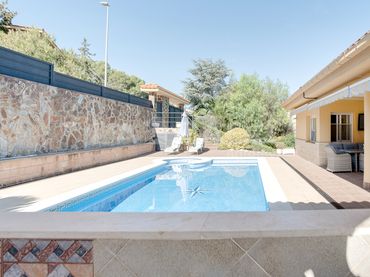 Casa con balcón en venta en Corbera de Llobregat