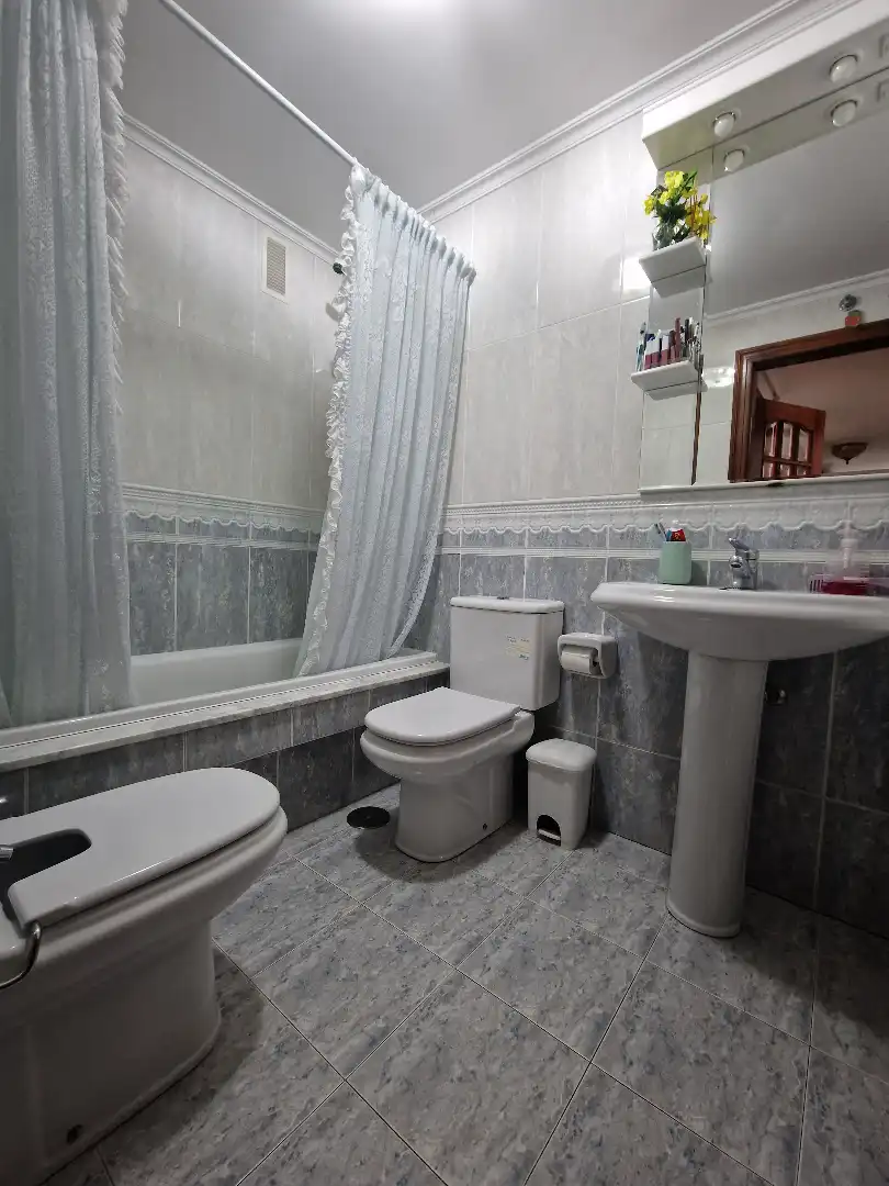 Baño de Piso en venta en Narón con Calefacción, Parquet y Trastero