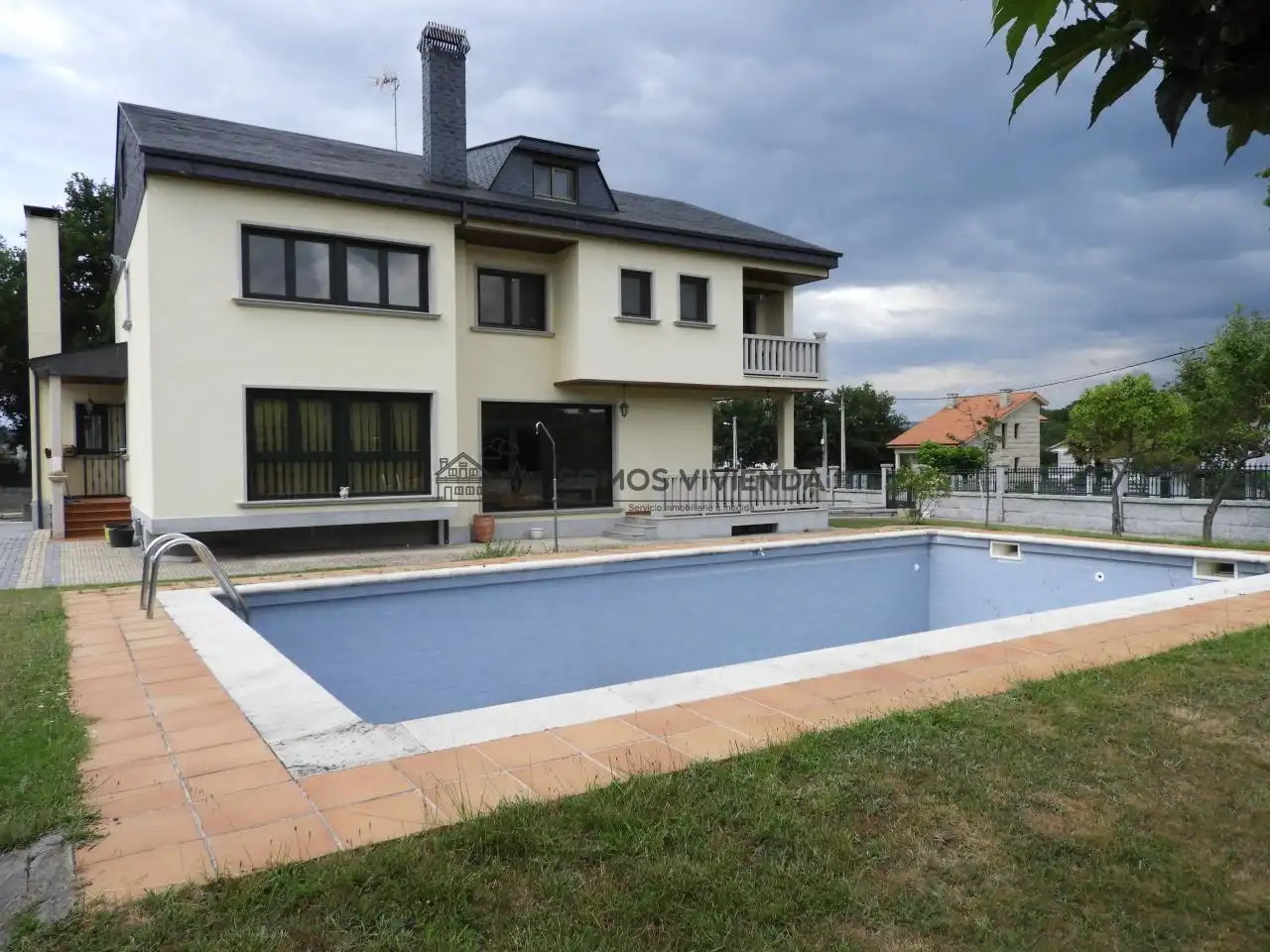 Casa con piscina en venta en San Cibrao das Viñas