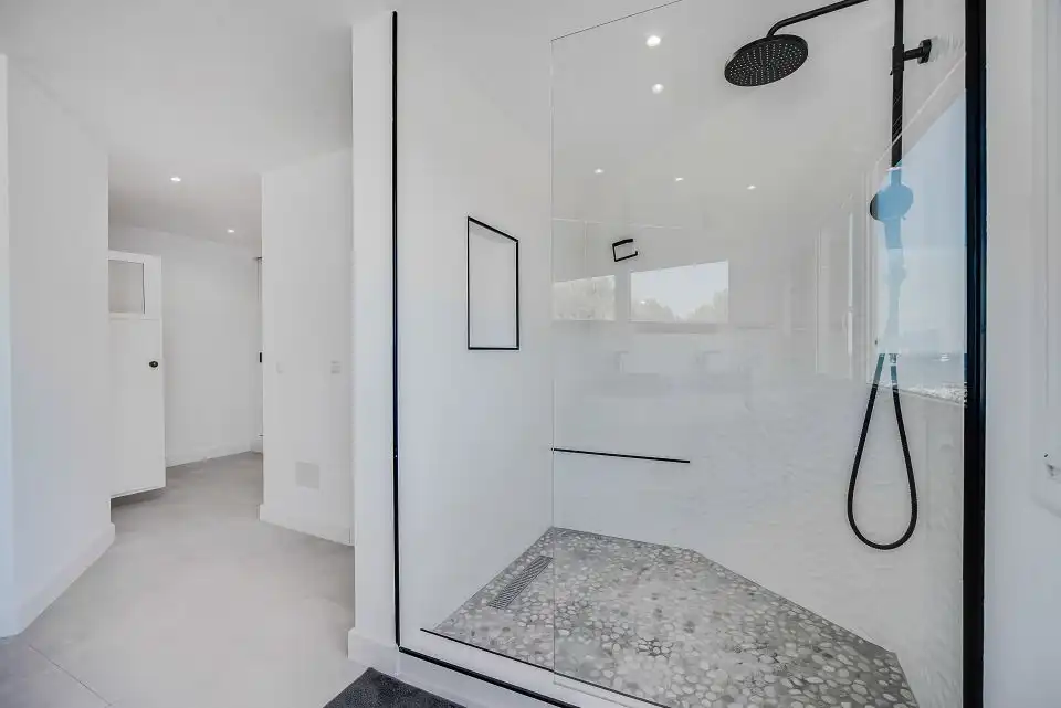 Badezimmer von Wohnungen zum Verkauf in Calvià mit Klimaanlage, Heizung und Terrasse