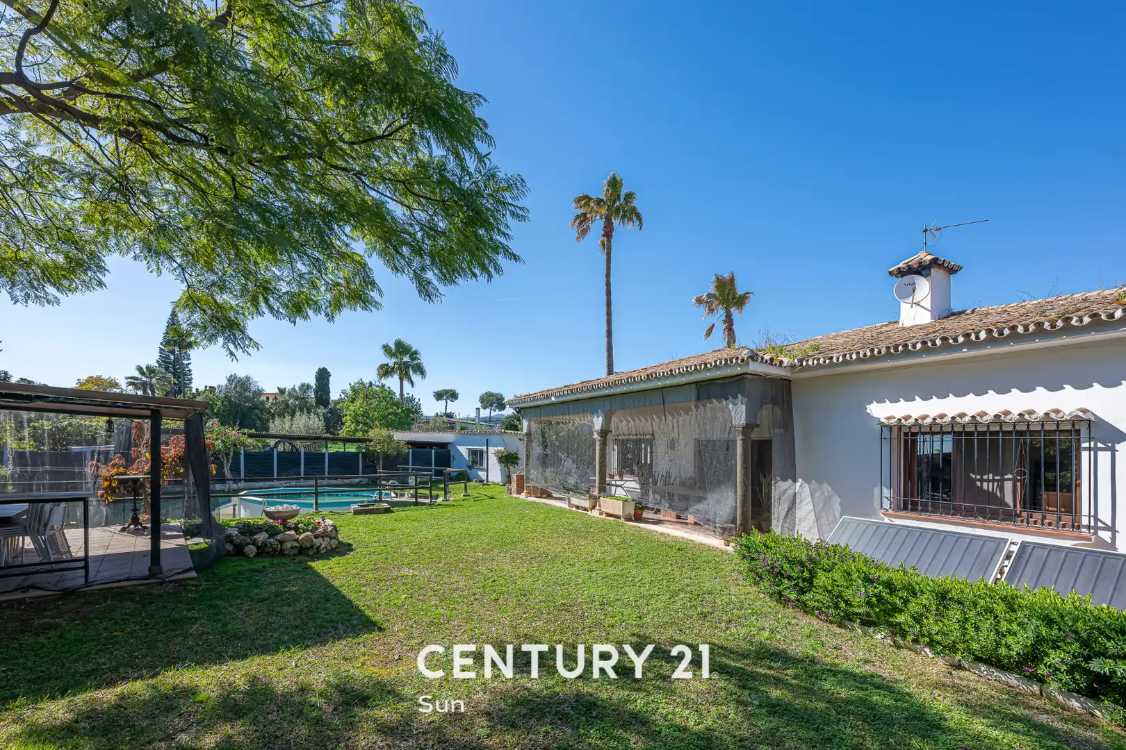 Außenansicht von Country house zum Verkauf in Marbella mit Privatgarten und Balkon