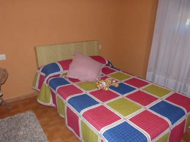 Dormitori de Casa o xalet en venda en Los Altos amb Jardí privat
