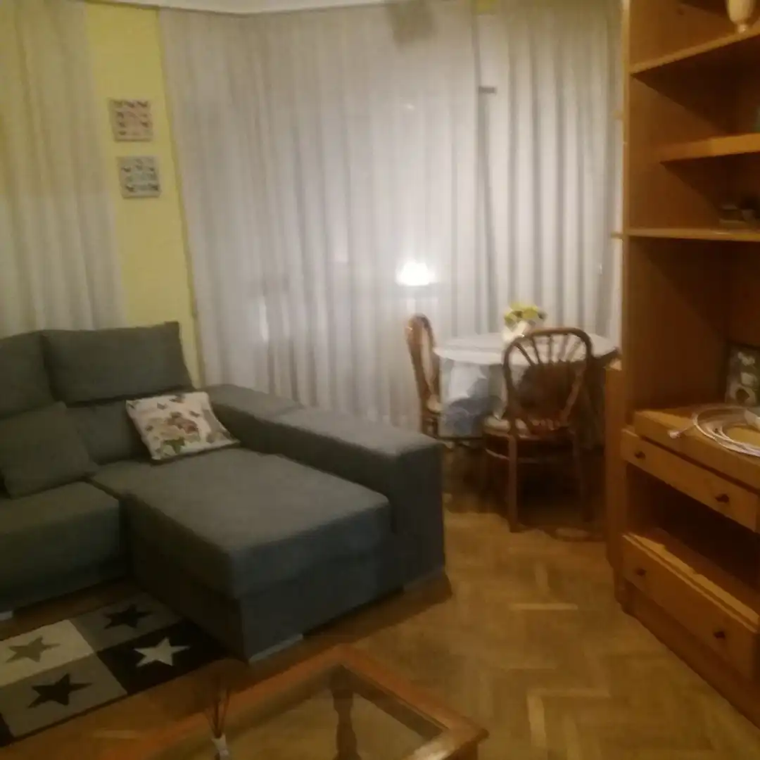 Sala d'estar de Pis en venda en Gijón  amb Calefacció, Parquet i Traster