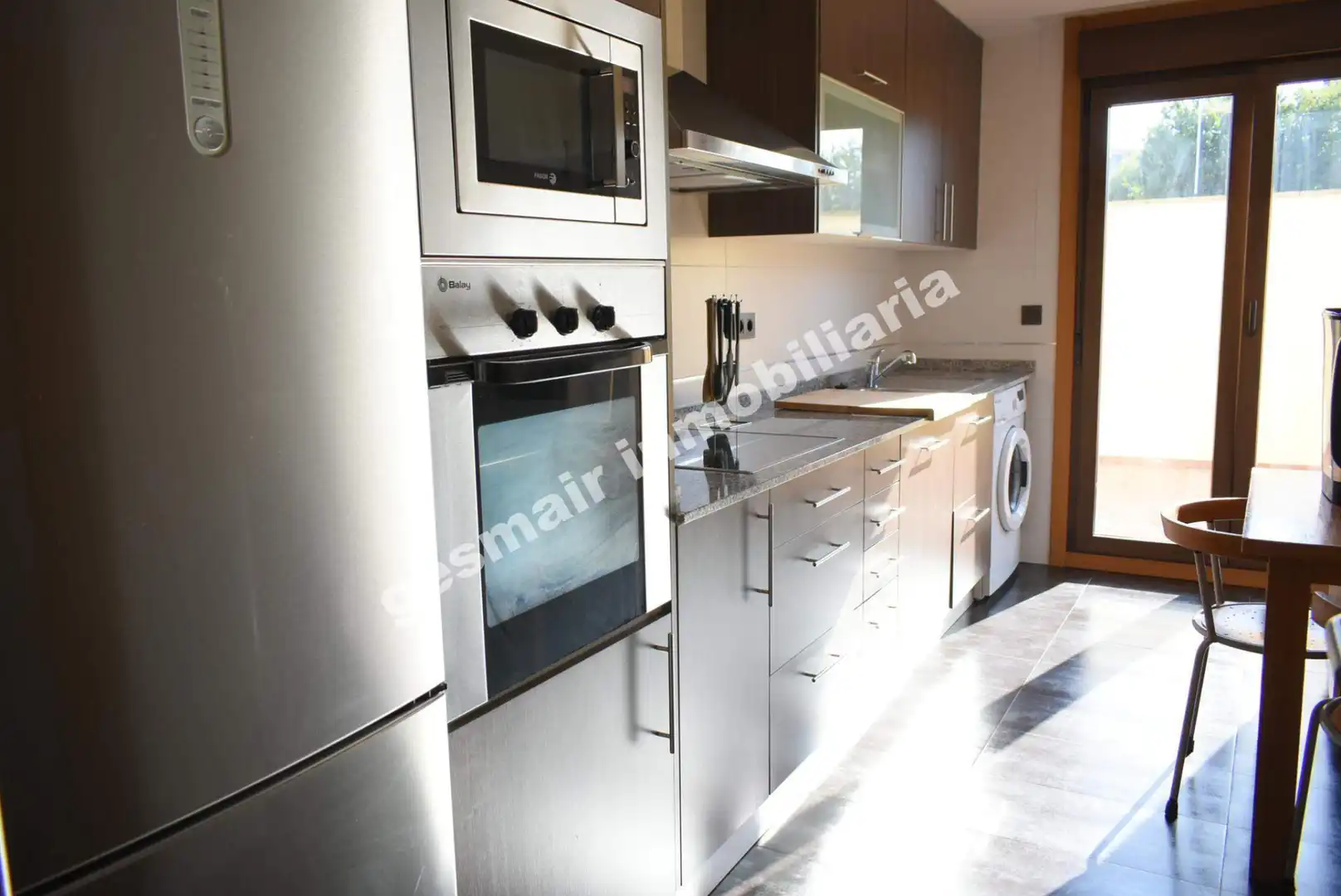 Cuina de Apartament de lloguer en Pontevedra Capital  amb Calefacció, Parquet i Terrassa