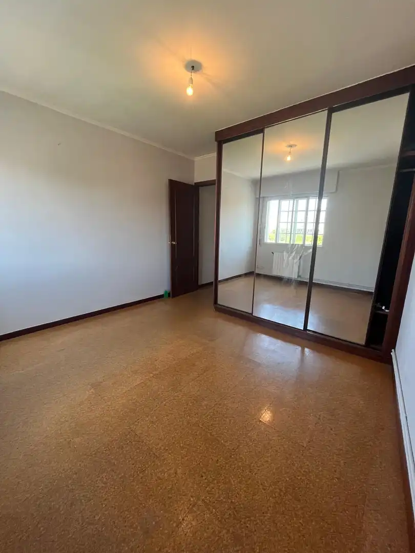 Dormitori de Casa o xalet en venda en A Coruña Capital  amb Calefacció i Traster
