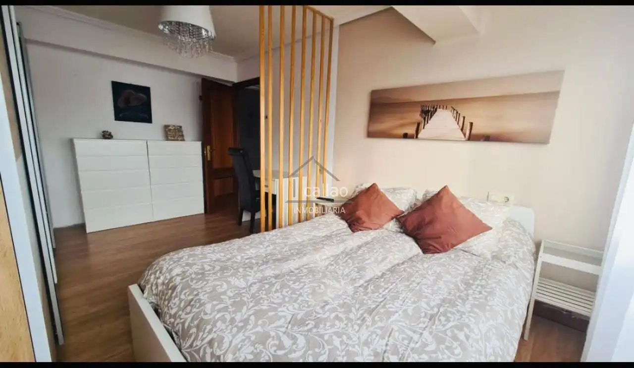 Bedroom of Flat for rent in Ferrol  with Heating