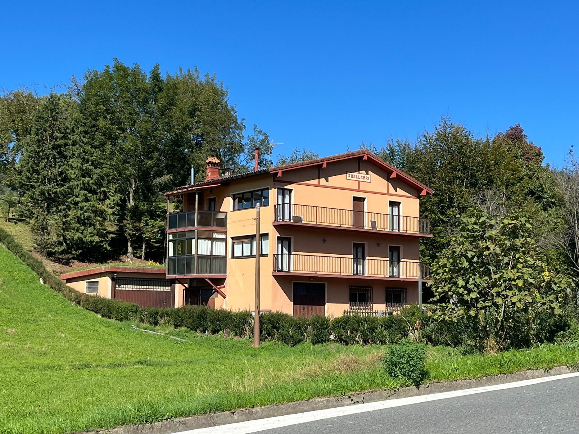 Außenansicht von Wohnung zum verkauf in Urnieta mit Heizung, Privatgarten und Terrasse